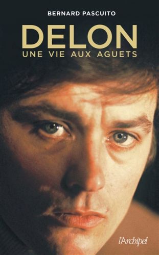 Delon, une vie aux aguets, art et spectacles